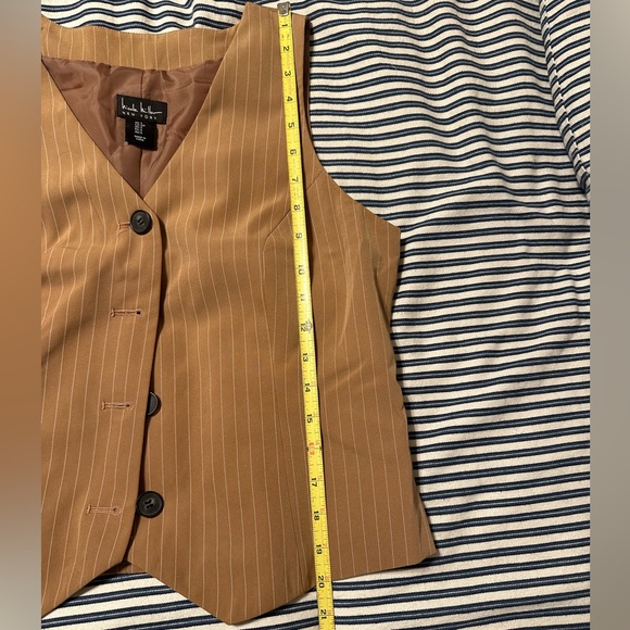 Nicole Miller tan pinstripe vest size small - Picture 4 of 5